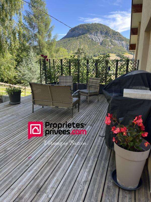 Maison de 7 pièces , 217 M2 sur 849m2 de terrain - photo 2