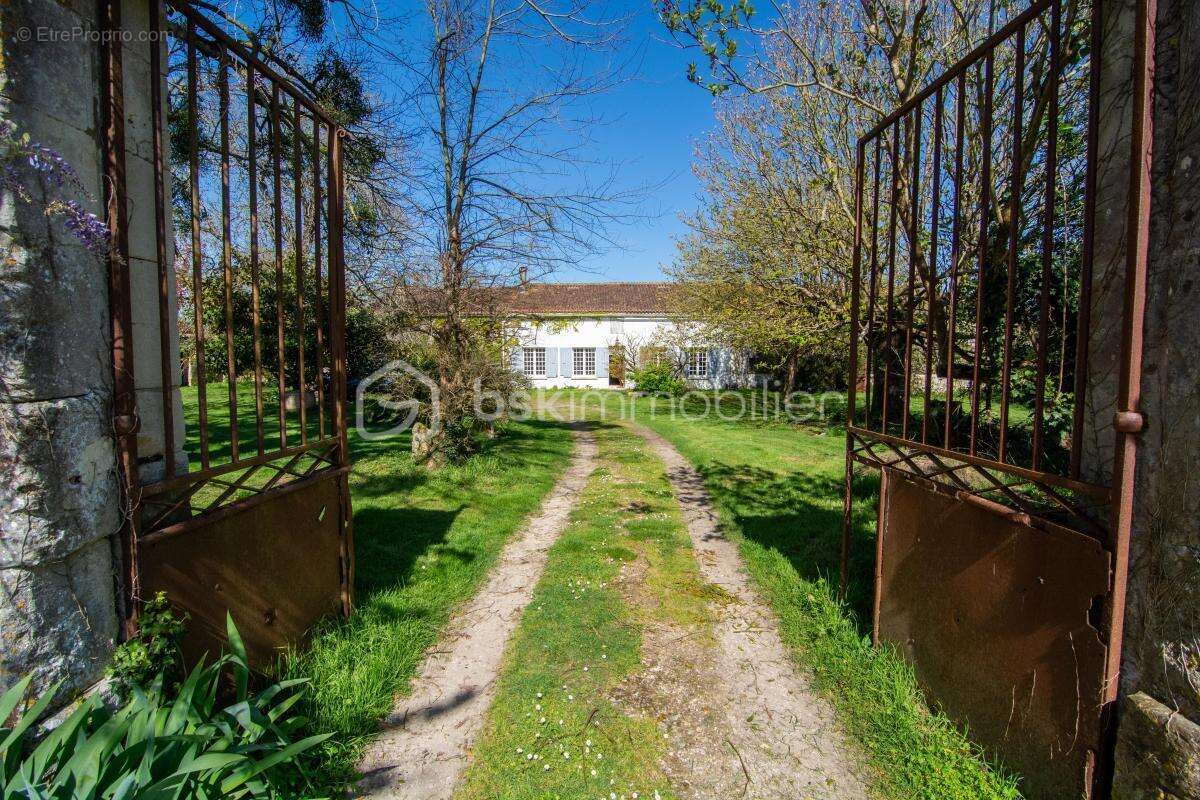 Maison à PONT-L'ABBE-D'ARNOULT