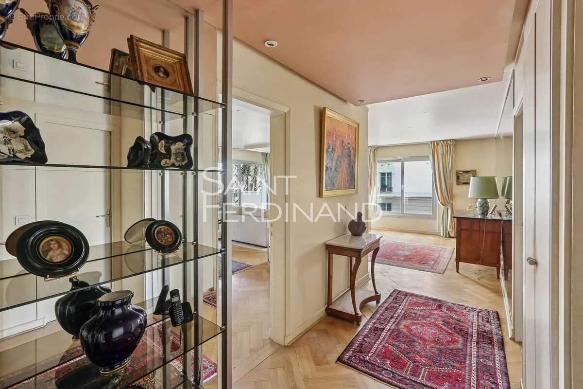 Appartement à NEUILLY-SUR-SEINE