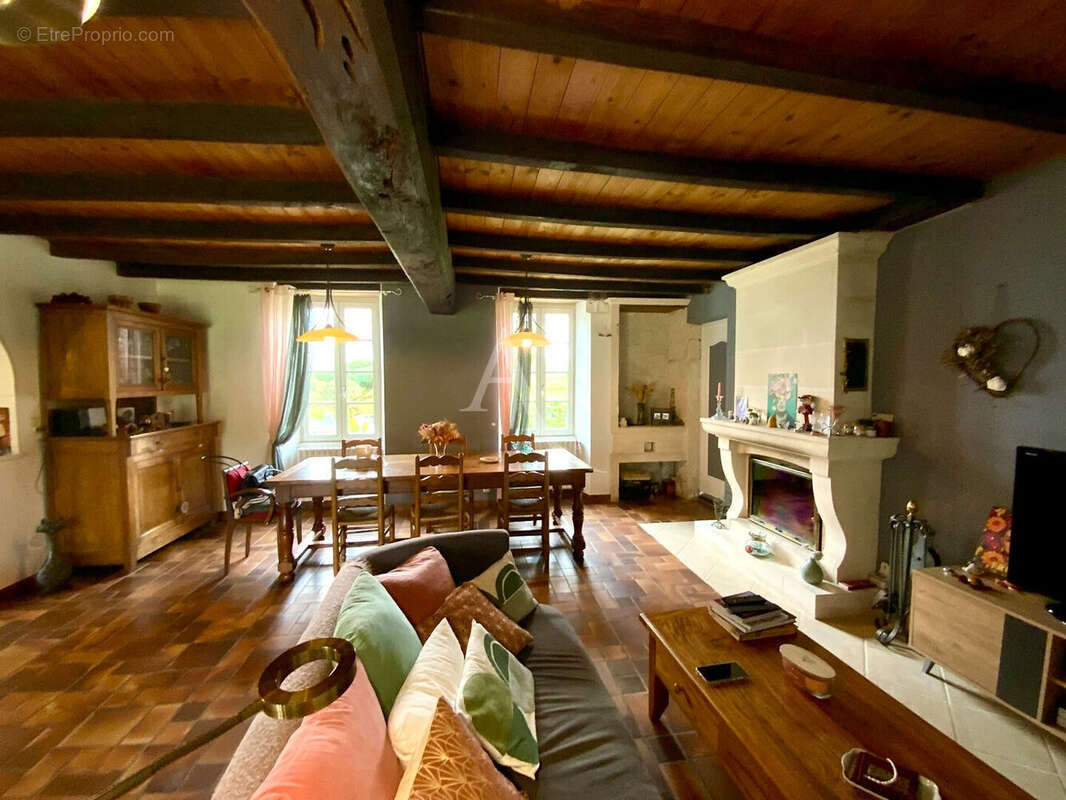 Maison à JONZAC