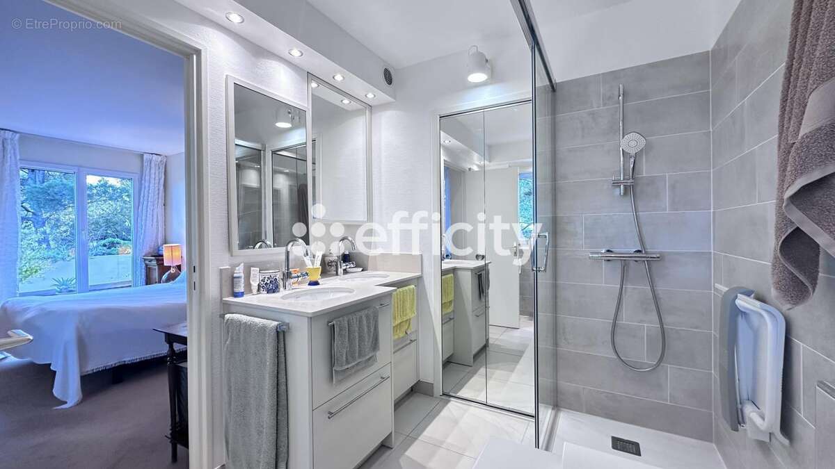 Appartement à VILLENEUVE-LES-AVIGNON