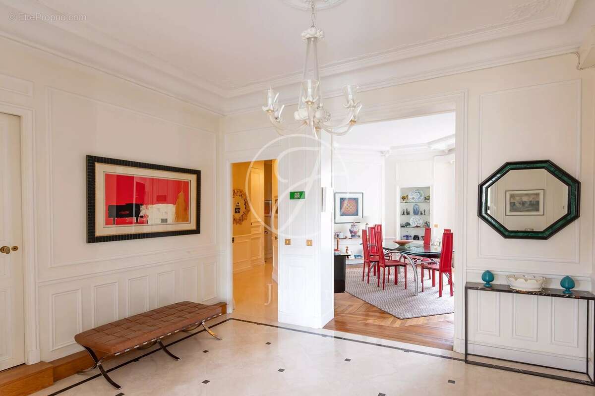 Appartement à PARIS-16E