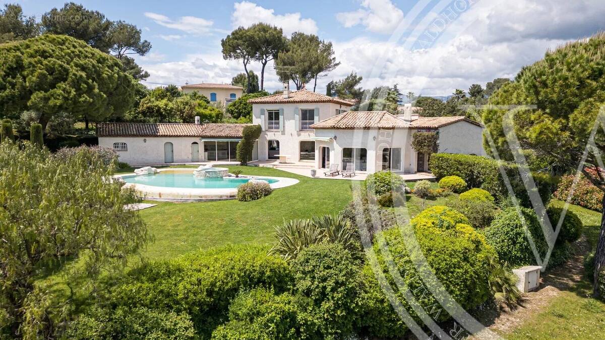 Maison à ROQUEFORT-LES-PINS