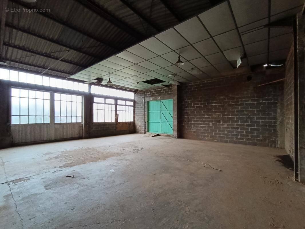 Commerce à MAINVILLIERS