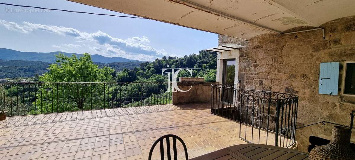 Maison à SAINT-PIERRE-SAINT-JEAN