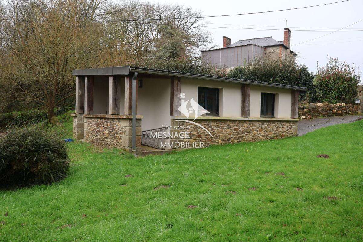 Maison à LANGROLAY-SUR-RANCE