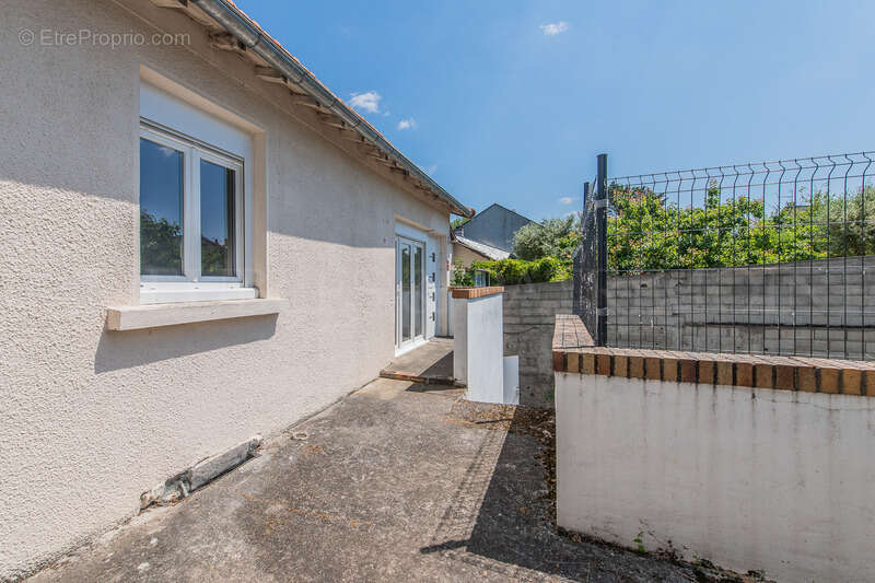 IMMEUBLE avec local commercial + appartement à vendre BONNEUIL SUR MARNE (94) - photo 25
