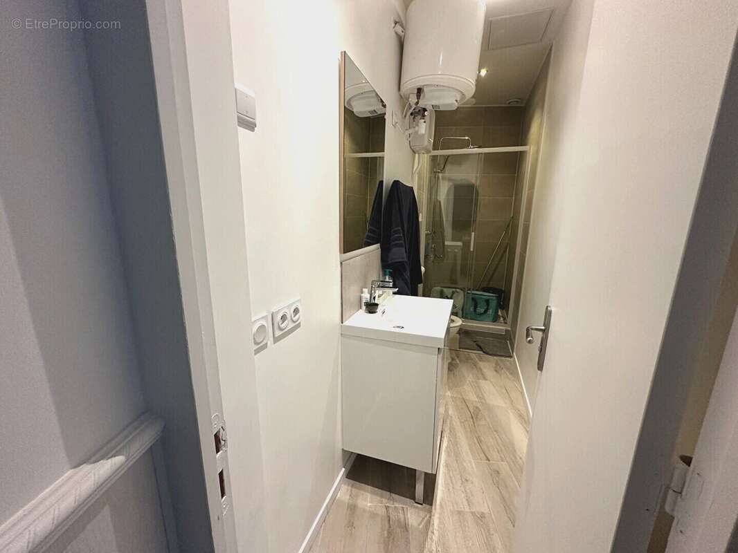 Commerce à PARIS-9E