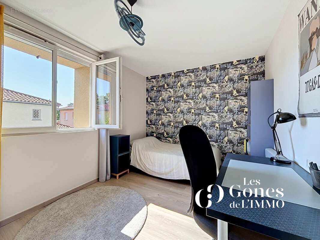 CRAPONNE   Appartement T4 Duplex de 97 m2 Carrez + 21 m2 utiles   Jardin, 2 parkings - photo 12
