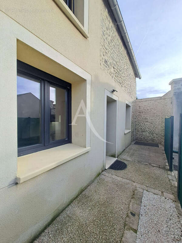 Maison à MORIGNY-CHAMPIGNY