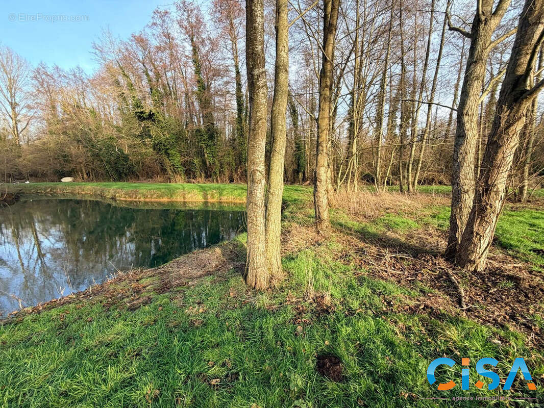 Terrain à ULLY-SAINT-GEORGES