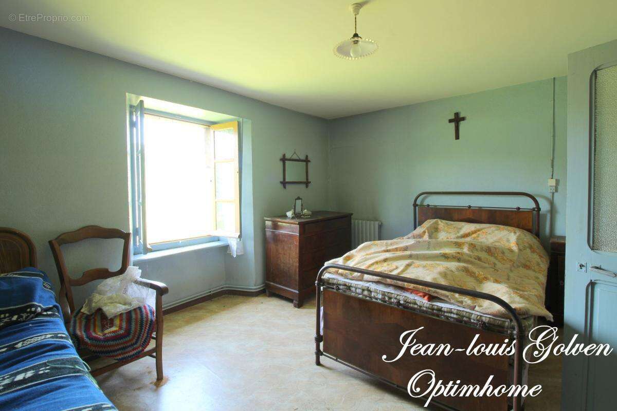 Maison à vendre avec de beaux volumes, à quelques minutes de Brousse-le-château (12) - photo 11