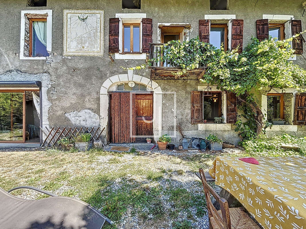 Maison à MEOLANS-REVEL