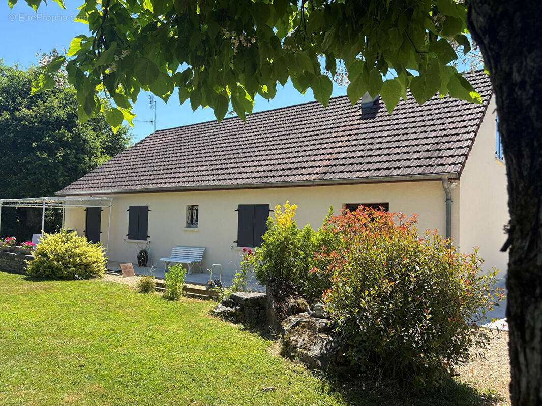 Maison à MESSEY-SUR-GROSNE