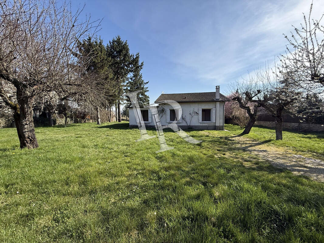 Jardin terrain constructible - Maison à ESPALY-SAINT-MARCEL