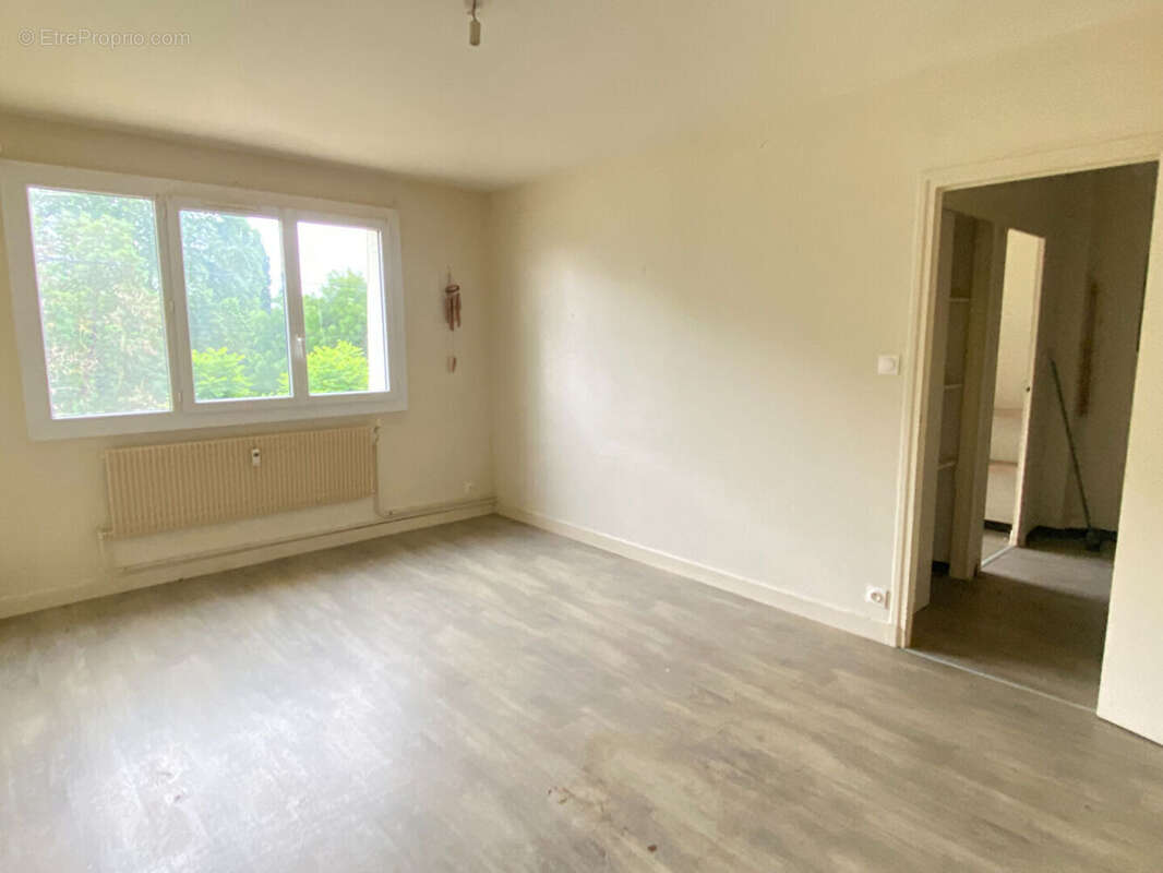 Appartement T1 34,66 m2 - Balcon, cave et ascenseur - Secteur Stade Malleval à Roanne - photo 2