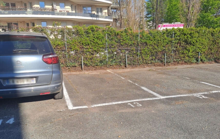 Parking à COURBEVOIE