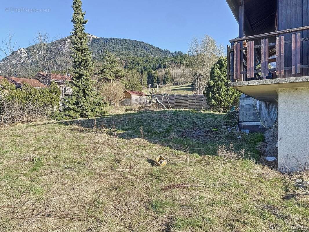 Terrain à LA ROCHE-SUR-FORON