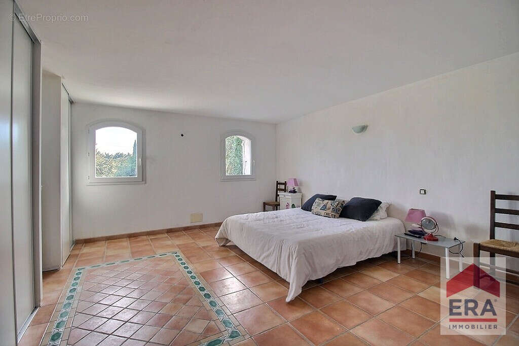 Autre à L&#039;ISLE-SUR-LA-SORGUE