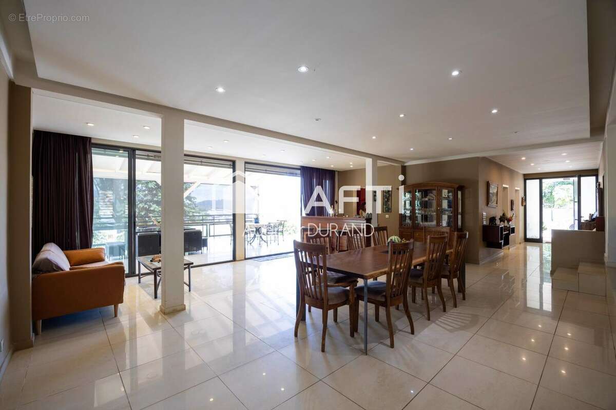 Photo 3 - Maison à REMIRE-MONTJOLY