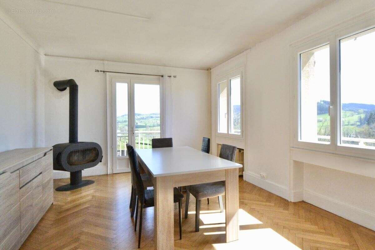 Maison à LA CLAYETTE