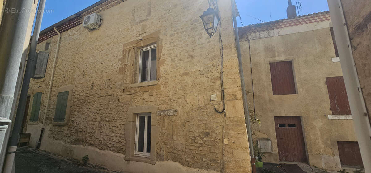 Maison à MONTELEGER