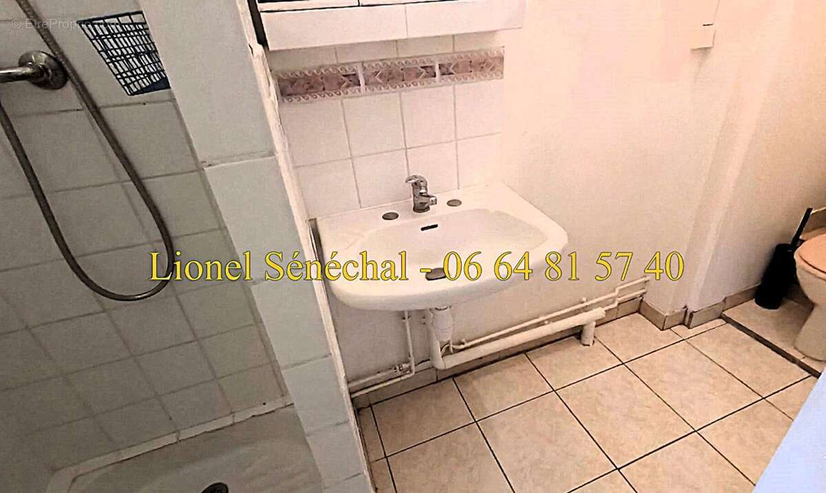 Opportunité rare : immeuble de caractère avec 12 studios dans une demeure de prestige en plein centre-ville de Bagnoles-de-l'Orn - photo 15