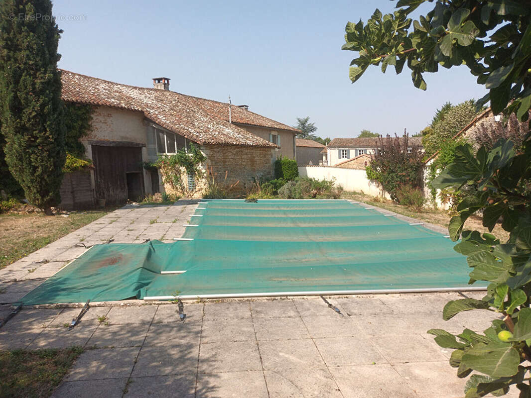 Maison à CHAMPAGNE-LE-SEC