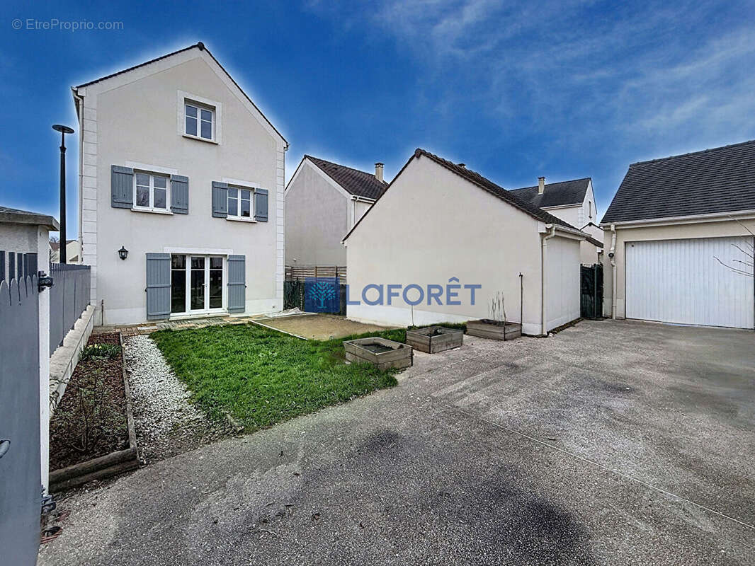 Maison à SAINT-PIERRE-DU-PERRAY