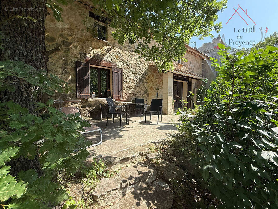 Maison à VENASQUE