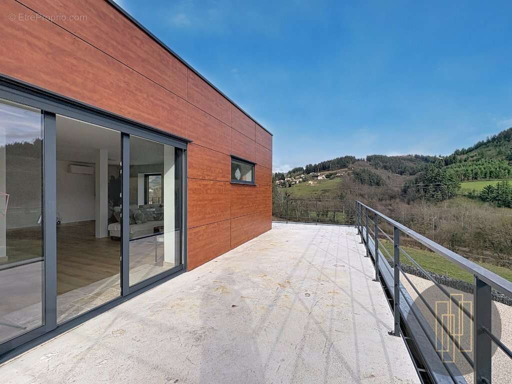 Maison à CHAMBOST-ALLIERES