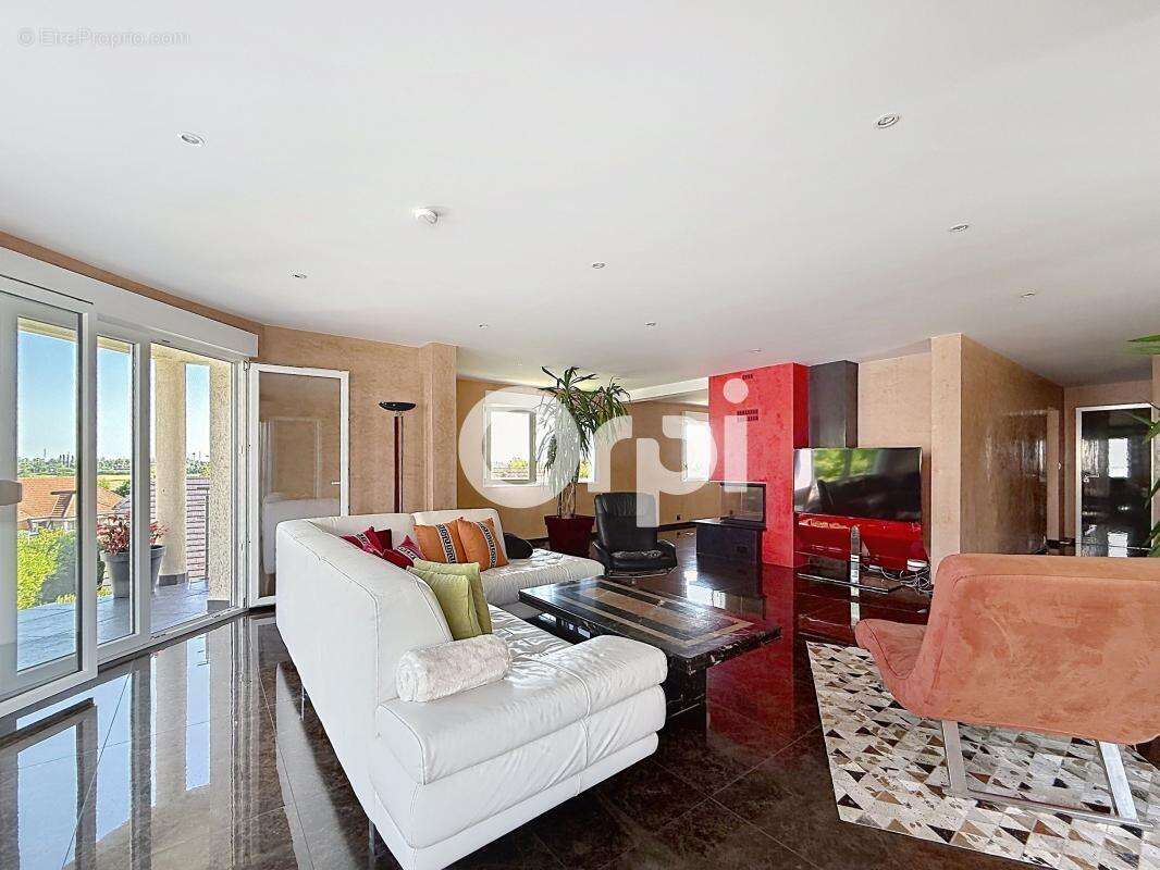 À vendre - Maison Familiale de 253m² avec appartement indépendant - 618 000€ FAI - photo 4