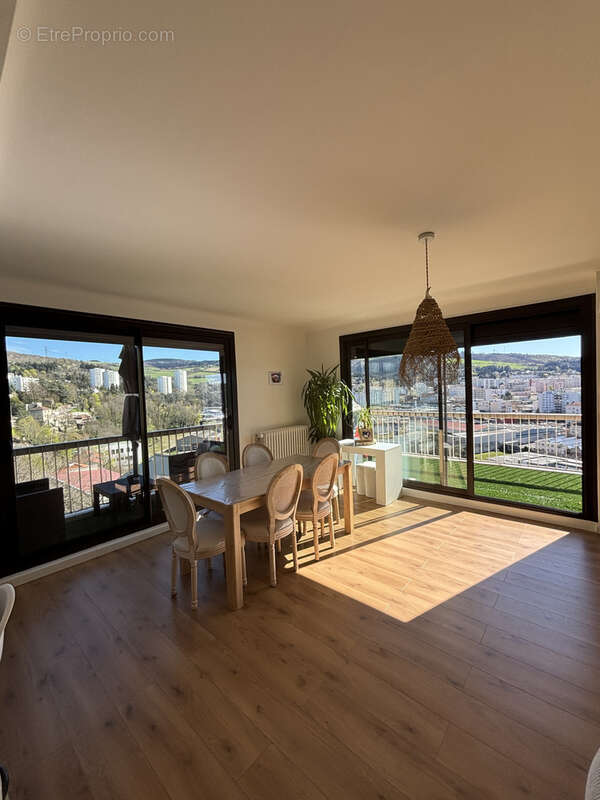 Appartement à SAINT-ETIENNE