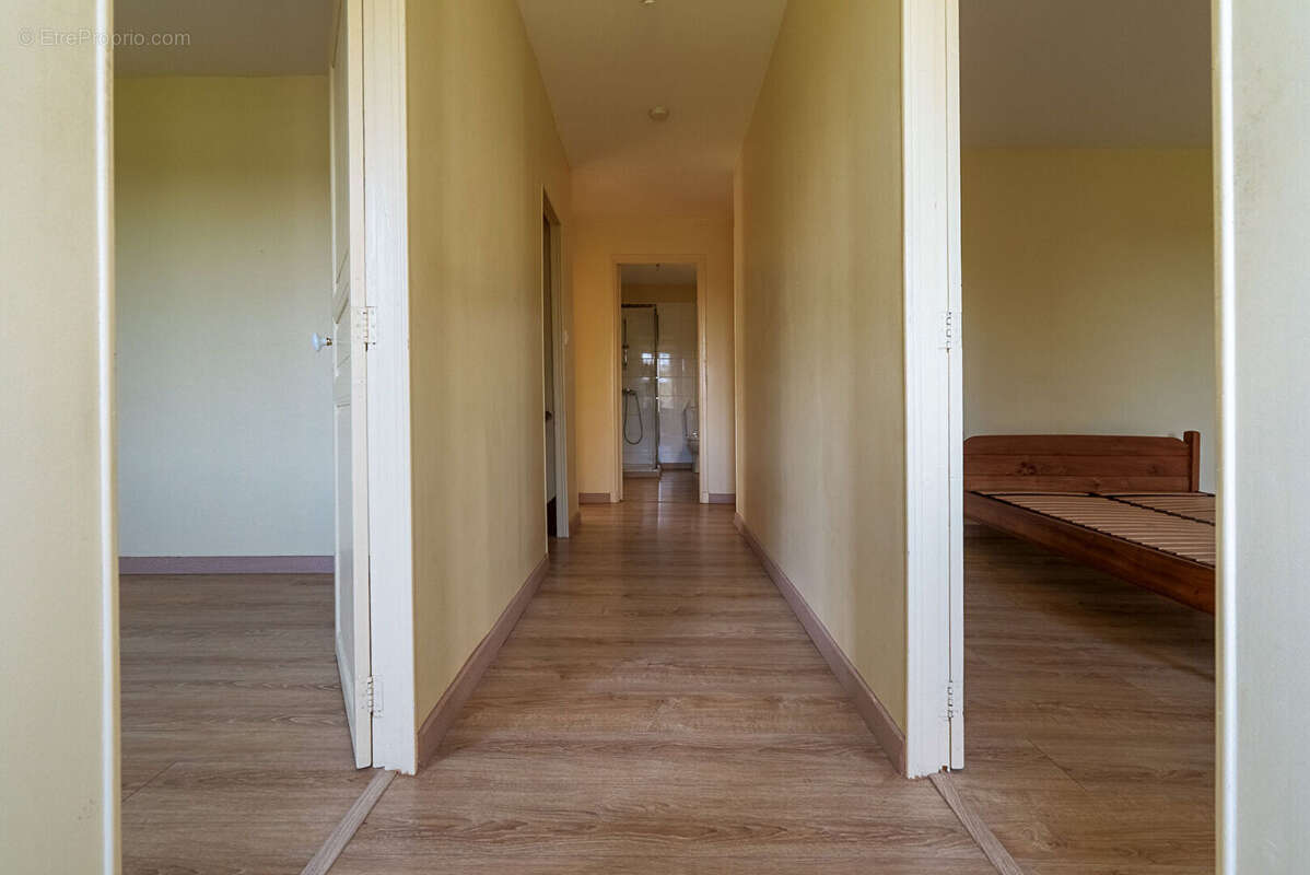 CARCASSONNE - VILLEGAILHENC  Villa T5  148m²  (113m² Hab.) avec garage et grand jardin arboré - photo 11