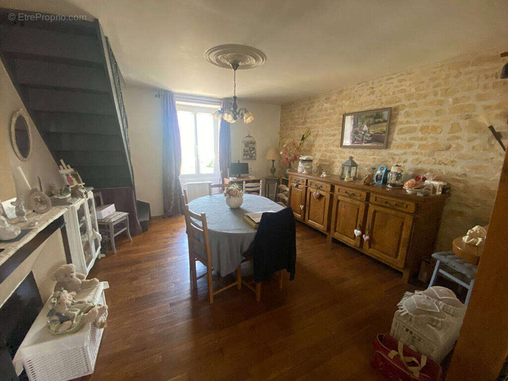 Maison à MONTIERCHAUME