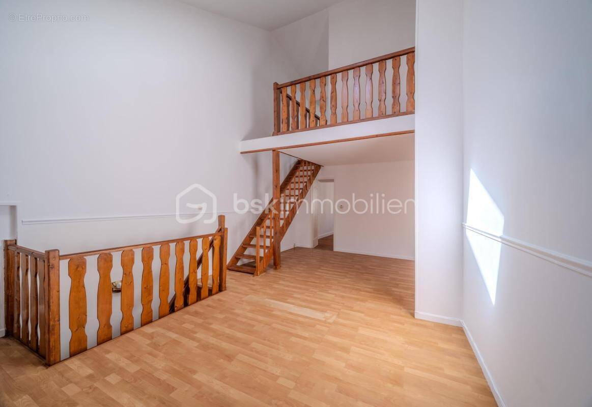 Mieux qu'un appartement, Maison de village avec beaux volumes et potentiel — Foug (54) - photo 1