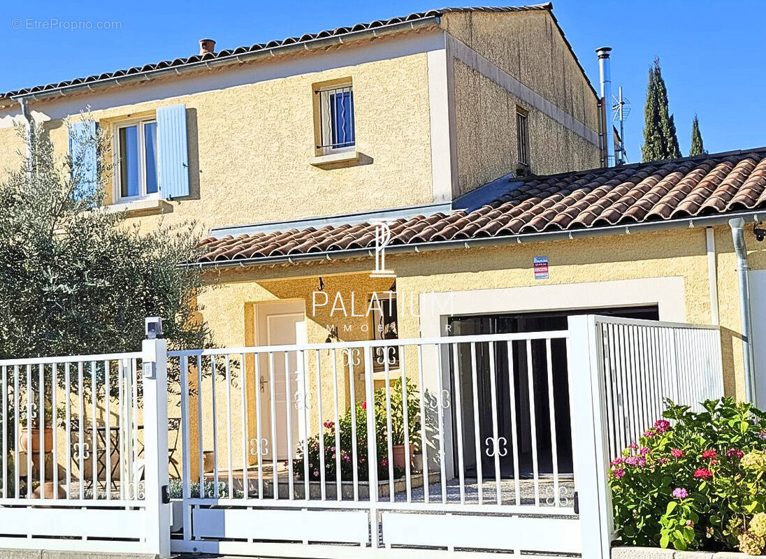 Façade - Maison à CHATEAU-ARNOUX-SAINT-AUBAN