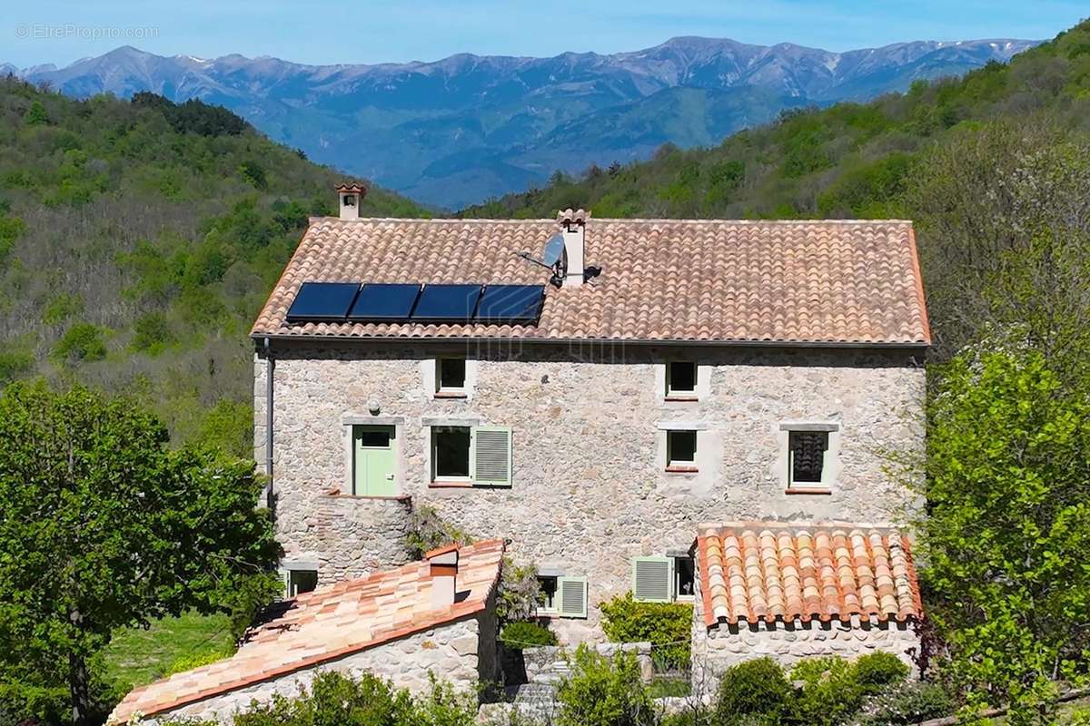 Maison à SAINT-LAURENT-DE-CERDANS