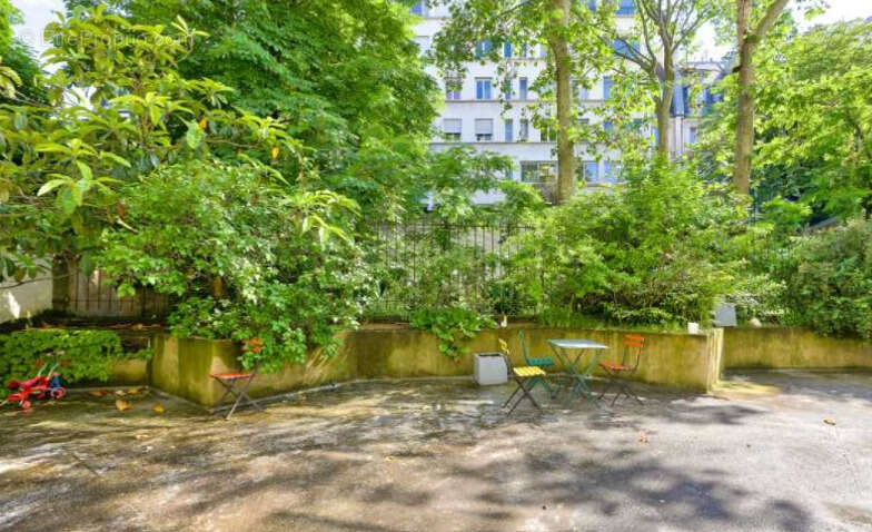 Commerce à PARIS-17E