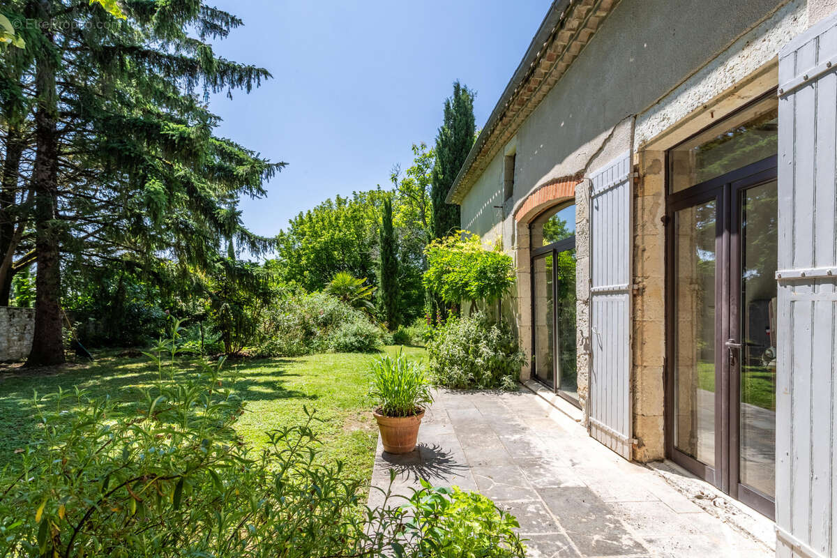 Village house with garden and garage - photo 29