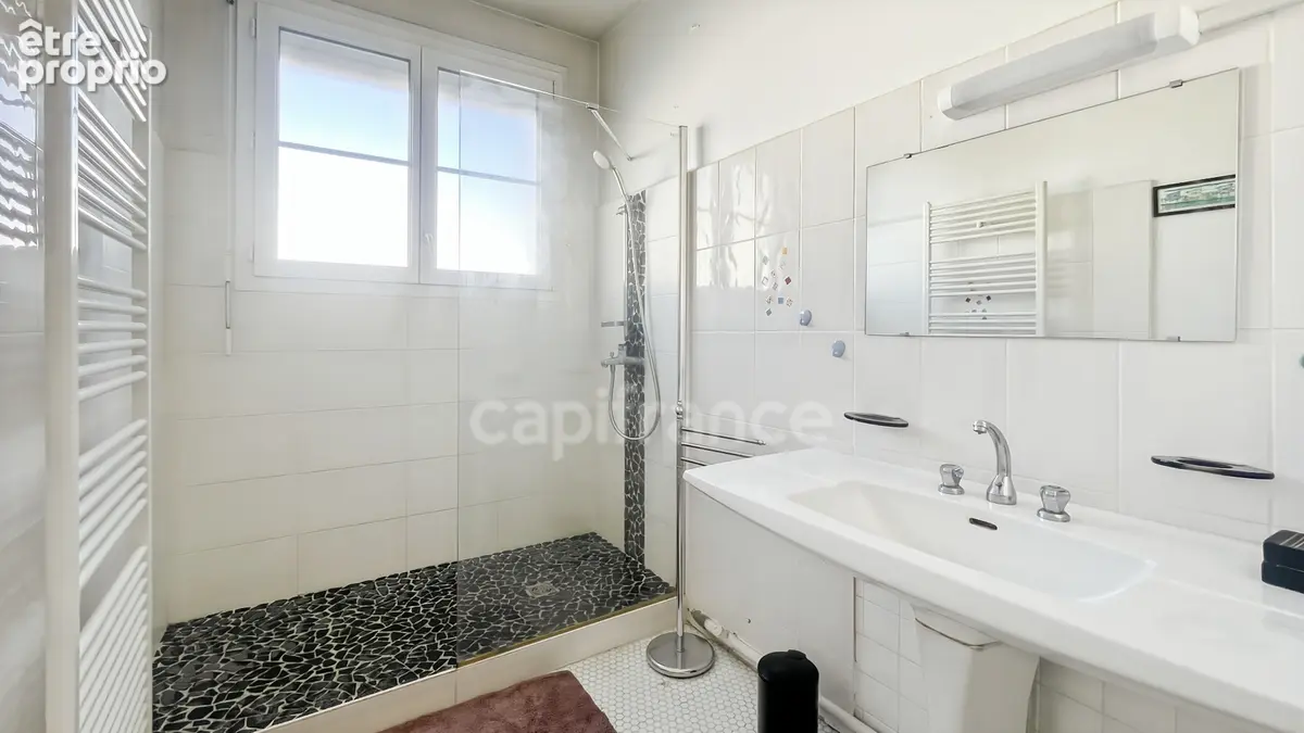 ROYAN, Quartier Eglise Notre-Dame : T3 de 93 m² au 1er étage avec balcon et jardin partagé - photo 12