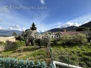 Appartement à CHATEAUNEUF-VILLEVIEILLE