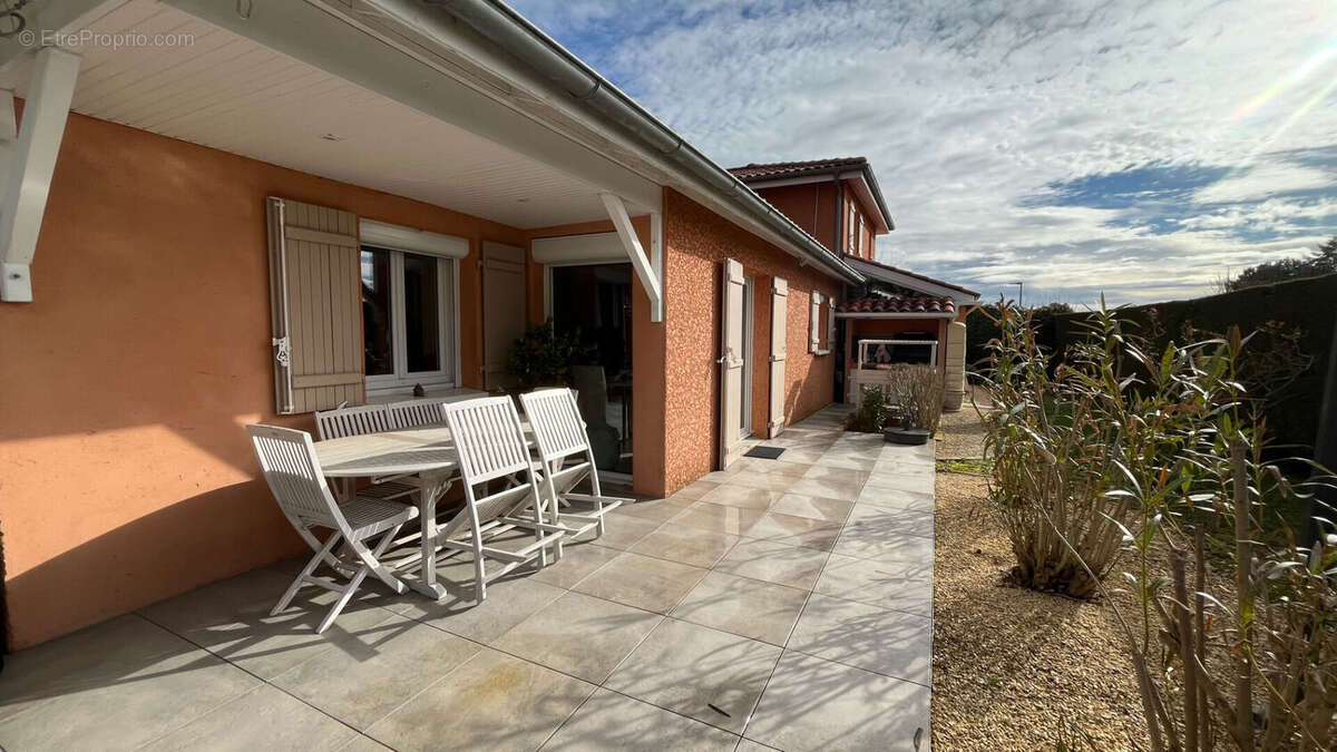 Maison à SAINT-CYR-SUR-LE-RHONE