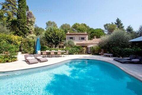 Maison à ROQUEFORT-LES-PINS