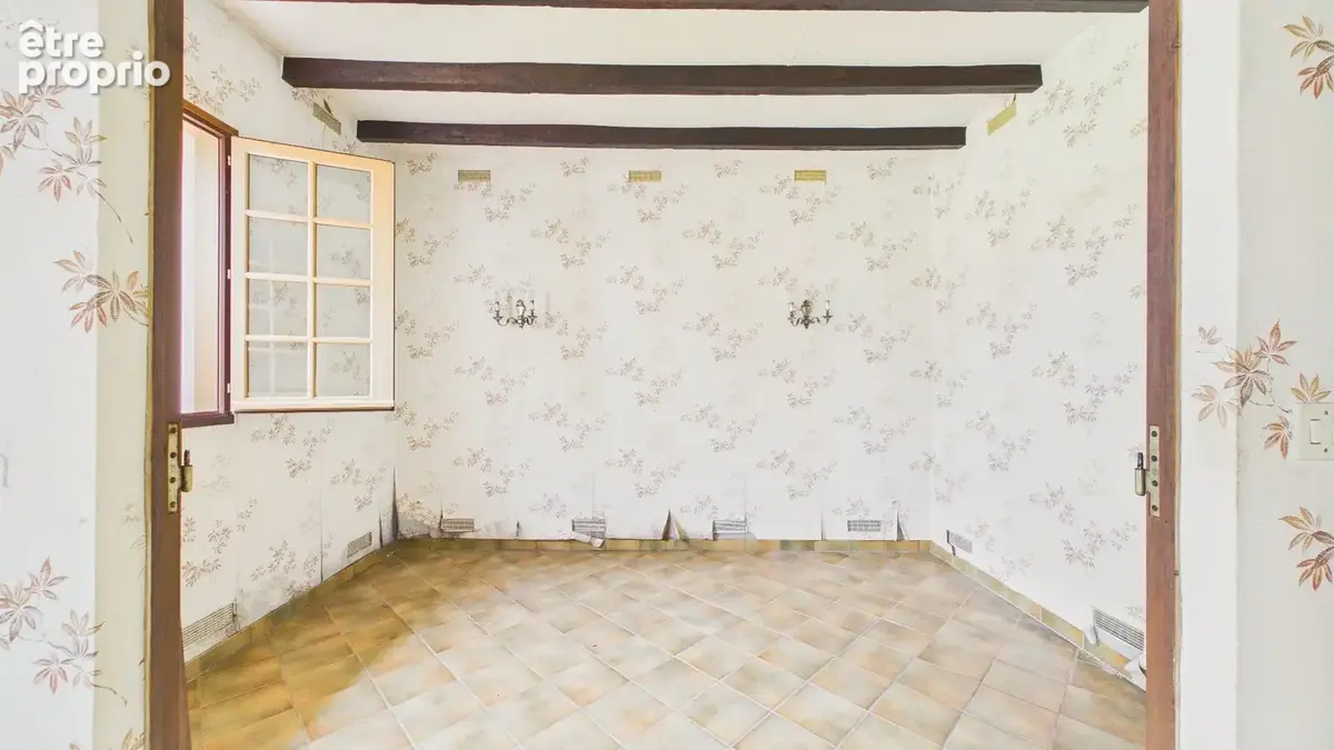 Maison des années 80 à rénover sur terrain constructible de 1191 m² - photo 8
