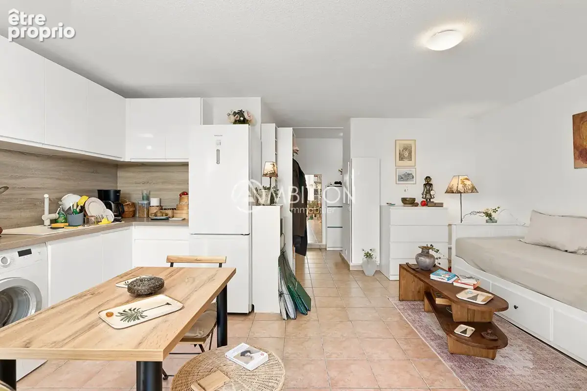 Fréjus studio rénové avec terrasse, piscine et parking privatif - photo 9