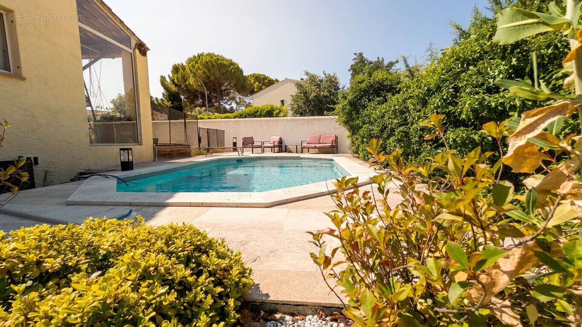 Villa de plain-pied avec piscine, quartier Piscine à Pertuis - photo 3