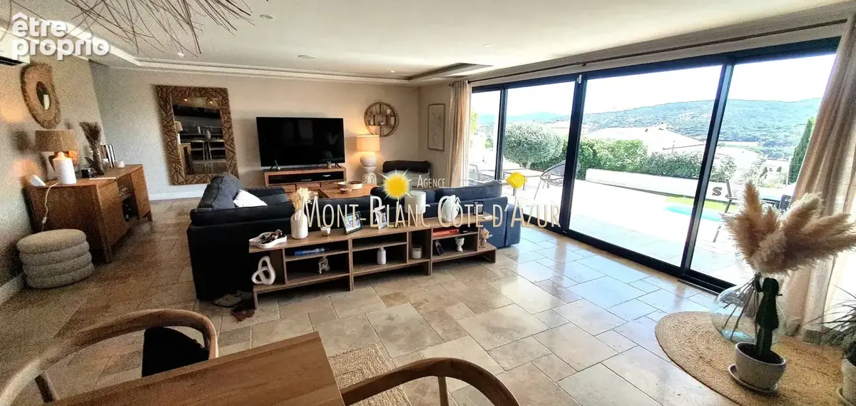 Villa 4 chambres, grand sejour, piscine, magnifique vue degagee jusqu'a la mer - photo 2