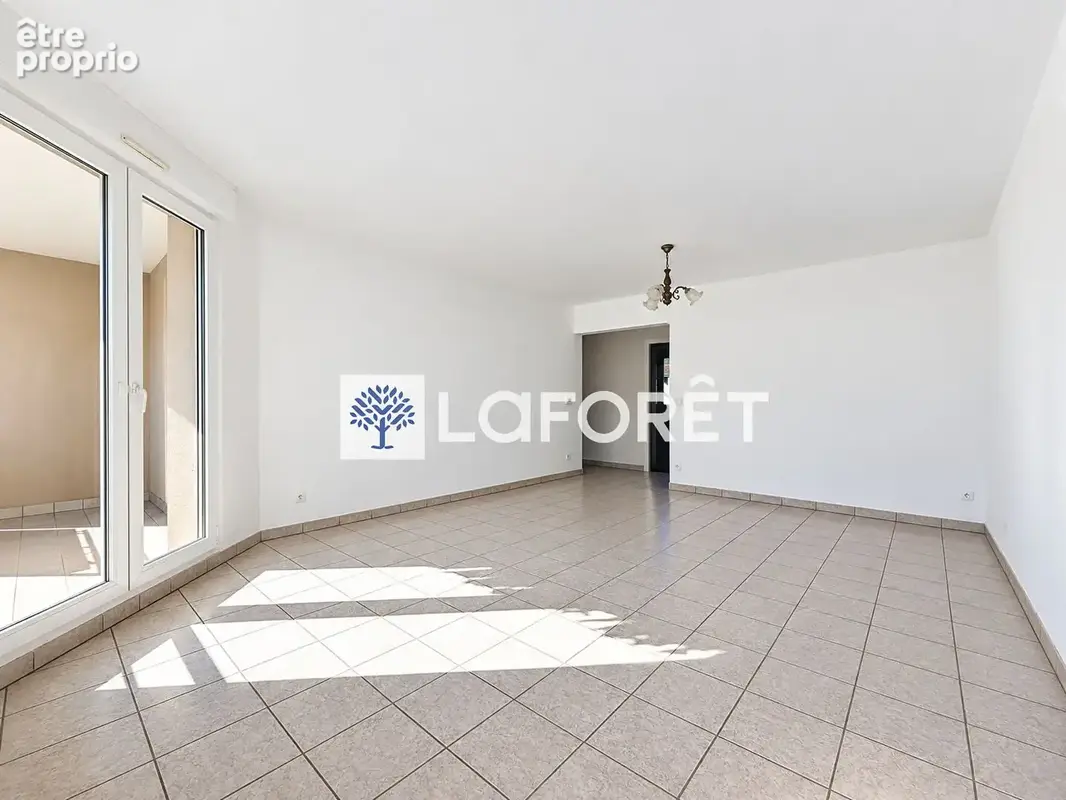 Appartement Miribel 3 pièces avec balcon, garage et cave - photo 2