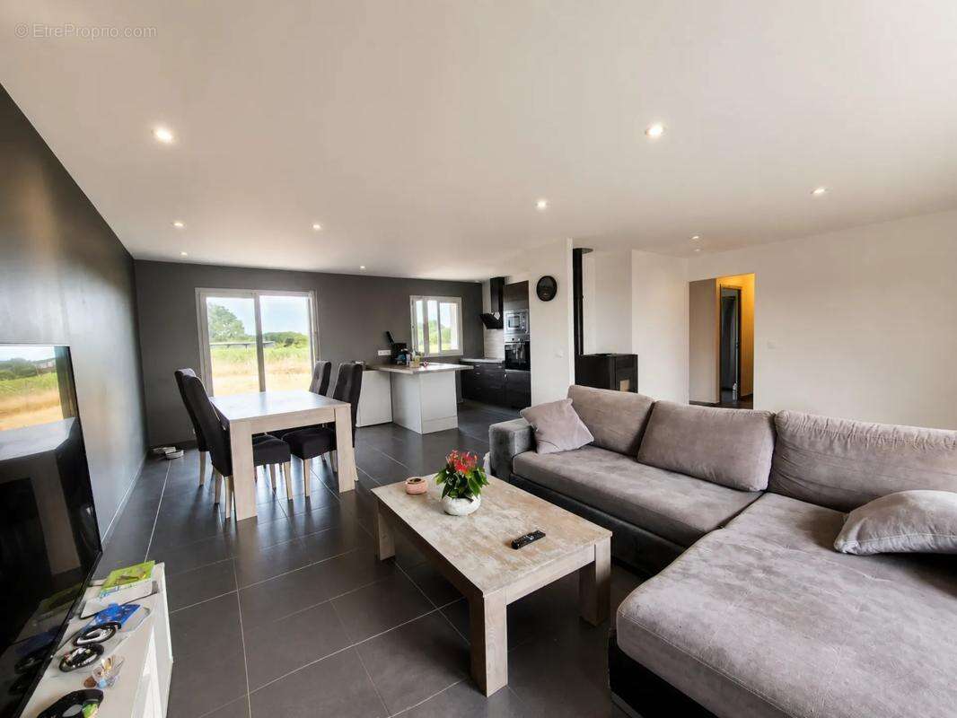 Maison de 5 pièces de 100 m² à Mainxe-Gondeville - photo 2